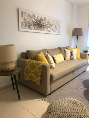 Designer's Flat - 3 Bdrm - Wifi - Best Location